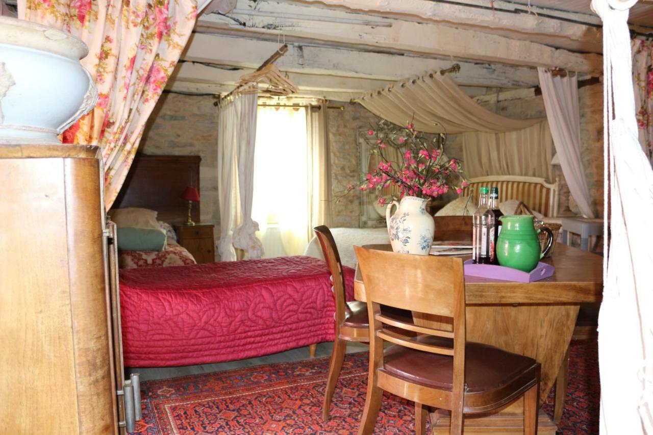 Le Moulin A Huile Bed and Breakfast Vailhourles Eksteriør billede