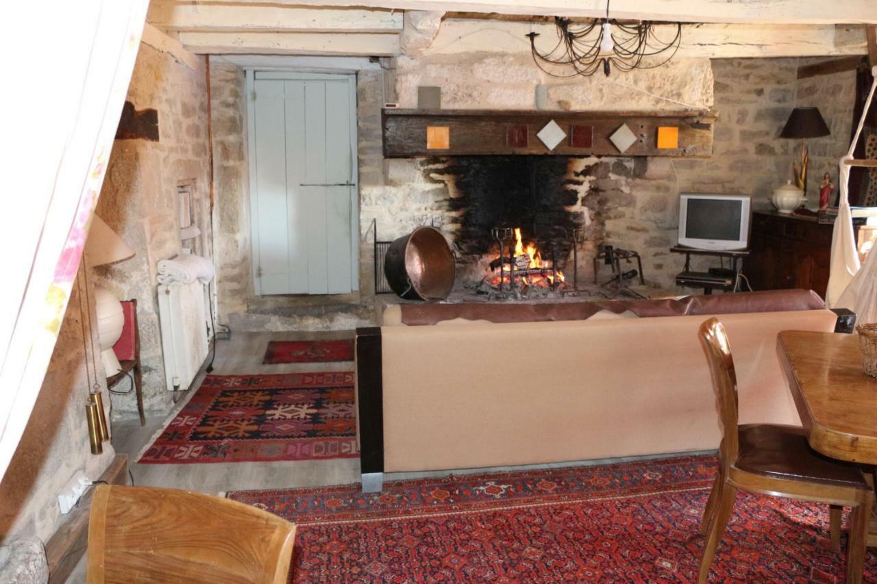 Le Moulin A Huile Bed and Breakfast Vailhourles Eksteriør billede